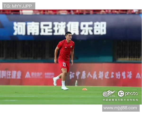 微笑足球星:从球场到生活的魅力传递与个人成长之路 微笑足球星:从球场到生活的魅力传递与个人成长之路