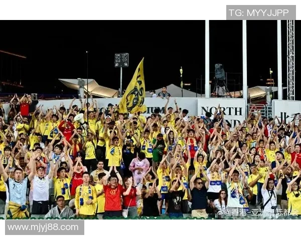 足球巨星走近球迷心声 深度访谈揭秘赛场背后的故事 足球巨星走近球迷心声 深度访谈揭秘赛场背后的故事