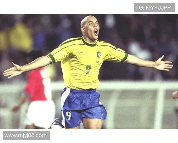 足球界几位大满贯球星的传奇成就与历史地位分析