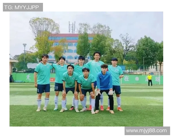 闪耀绿茵场的帅气亚裔足球球星用速度与激情书写青春传奇 闪耀绿茵场的帅气亚裔足球球星用速度与激情书写青春传奇